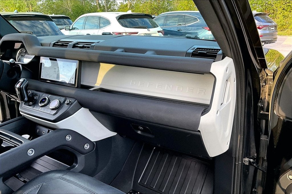 2023 Land Rover Defender 110 SE