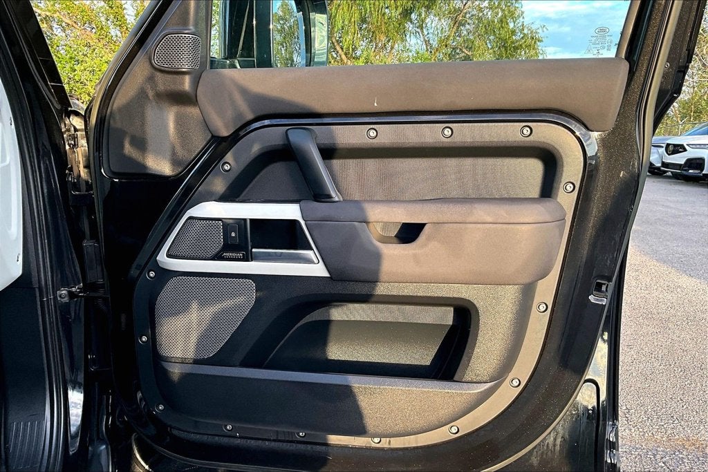 2023 Land Rover Defender 110 SE