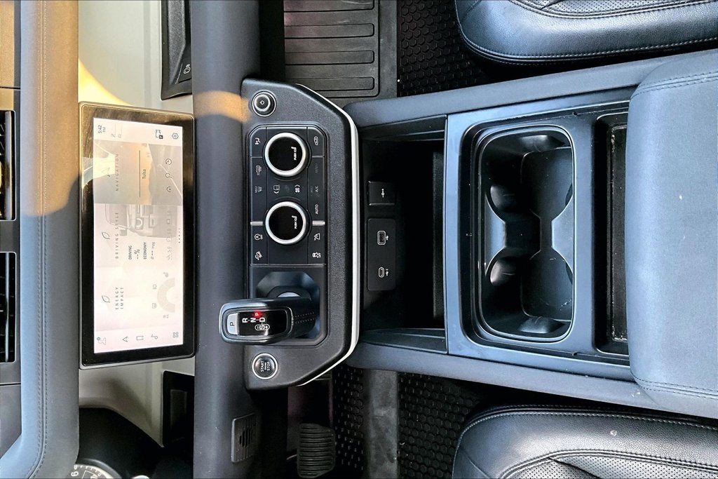 2023 Land Rover Defender 110 SE