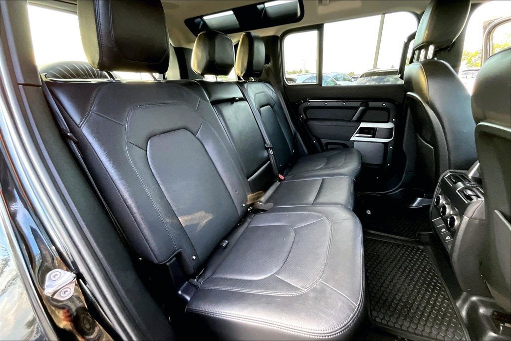 2023 Land Rover Defender 110 SE