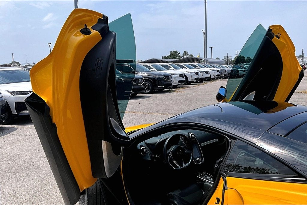 2023 McLaren GT Base