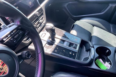 2023 Porsche Macan T