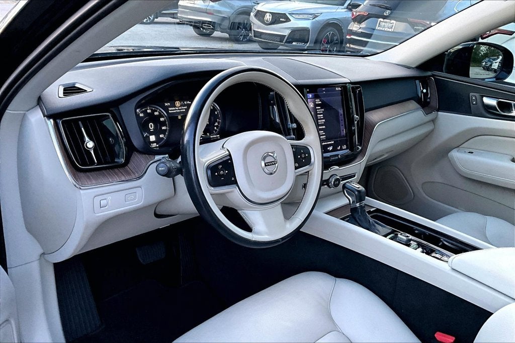 2021 Volvo XC60 T5 Momentum