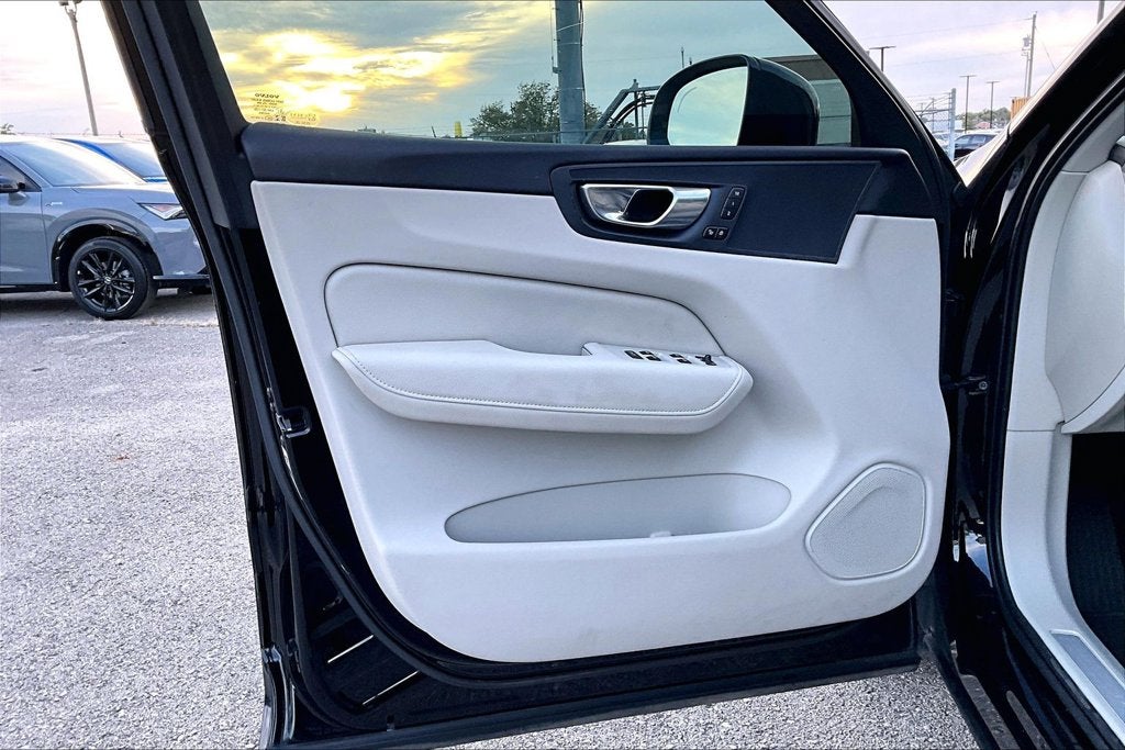 2021 Volvo XC60 T5 Momentum