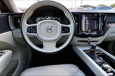 2021 Volvo XC60 T5 Momentum
