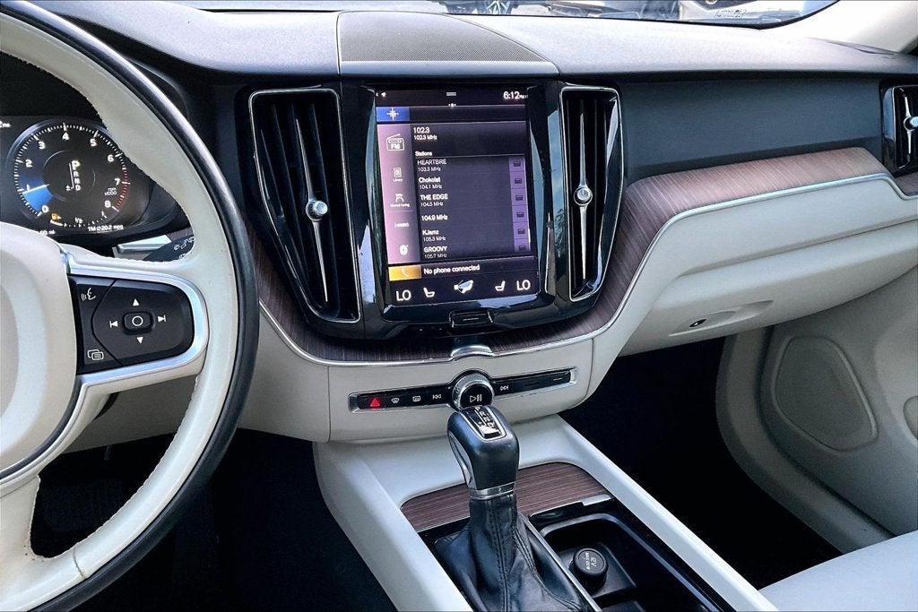 2021 Volvo XC60 T5 Momentum