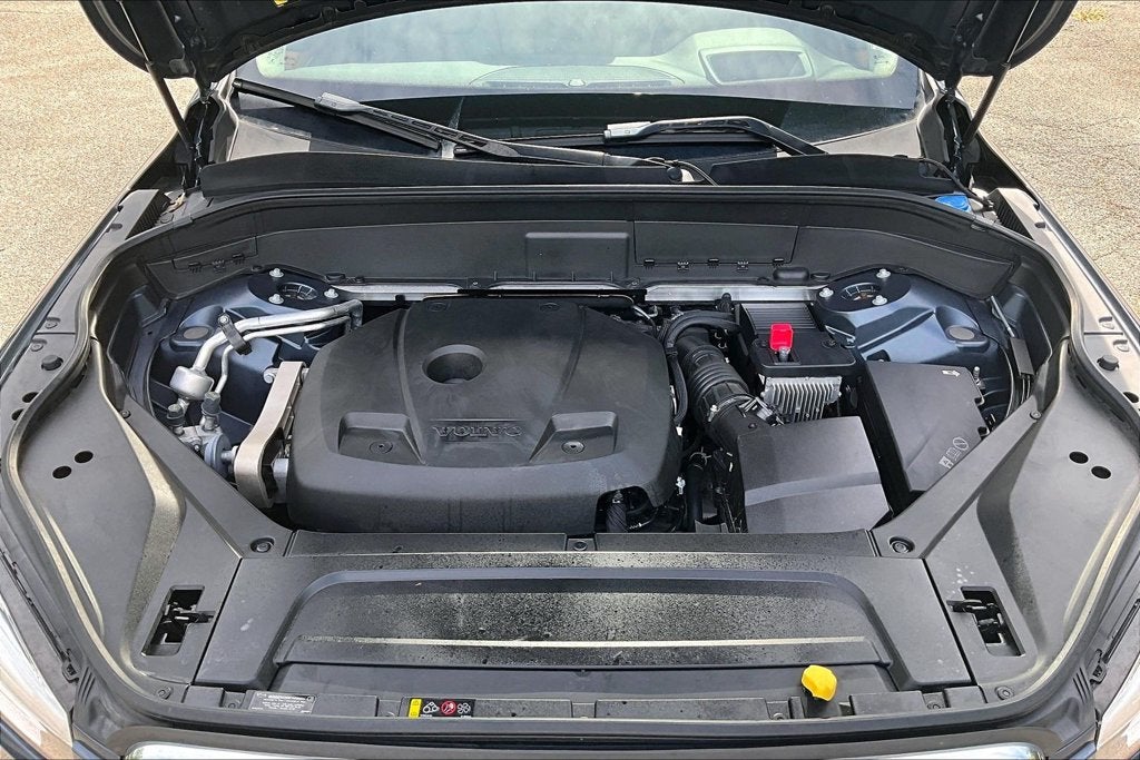 2022 Volvo XC90 T6 Momentum