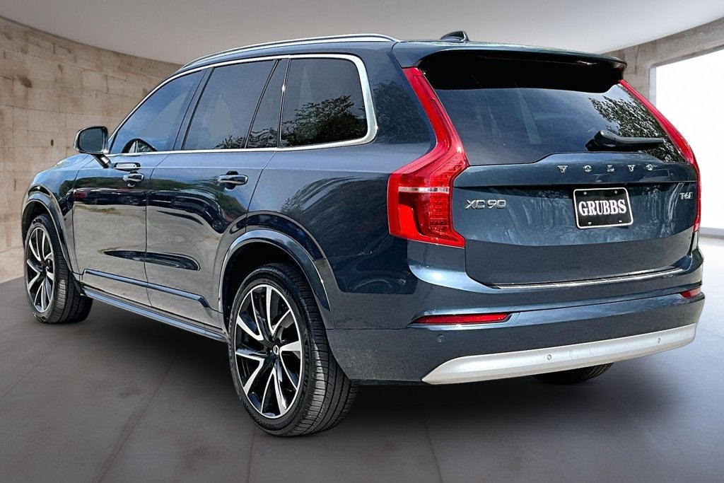 2022 Volvo XC90 T6 Momentum