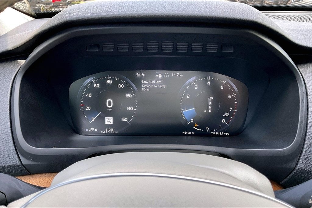 2022 Volvo XC90 T6 Momentum